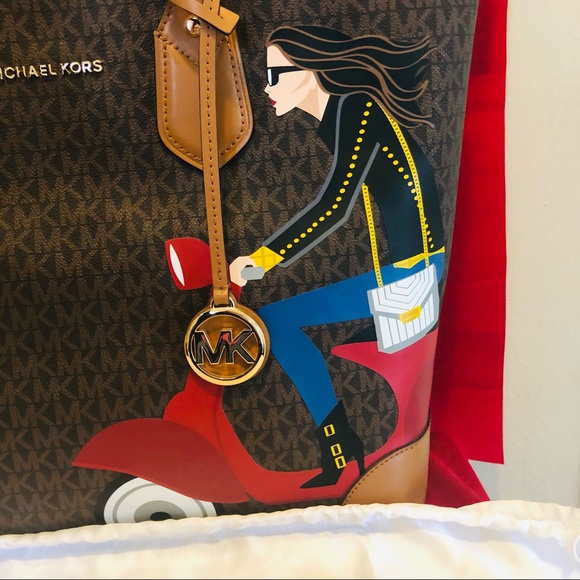 Michael Kors oversized tote and snap pouch. - Picture 3 of 16